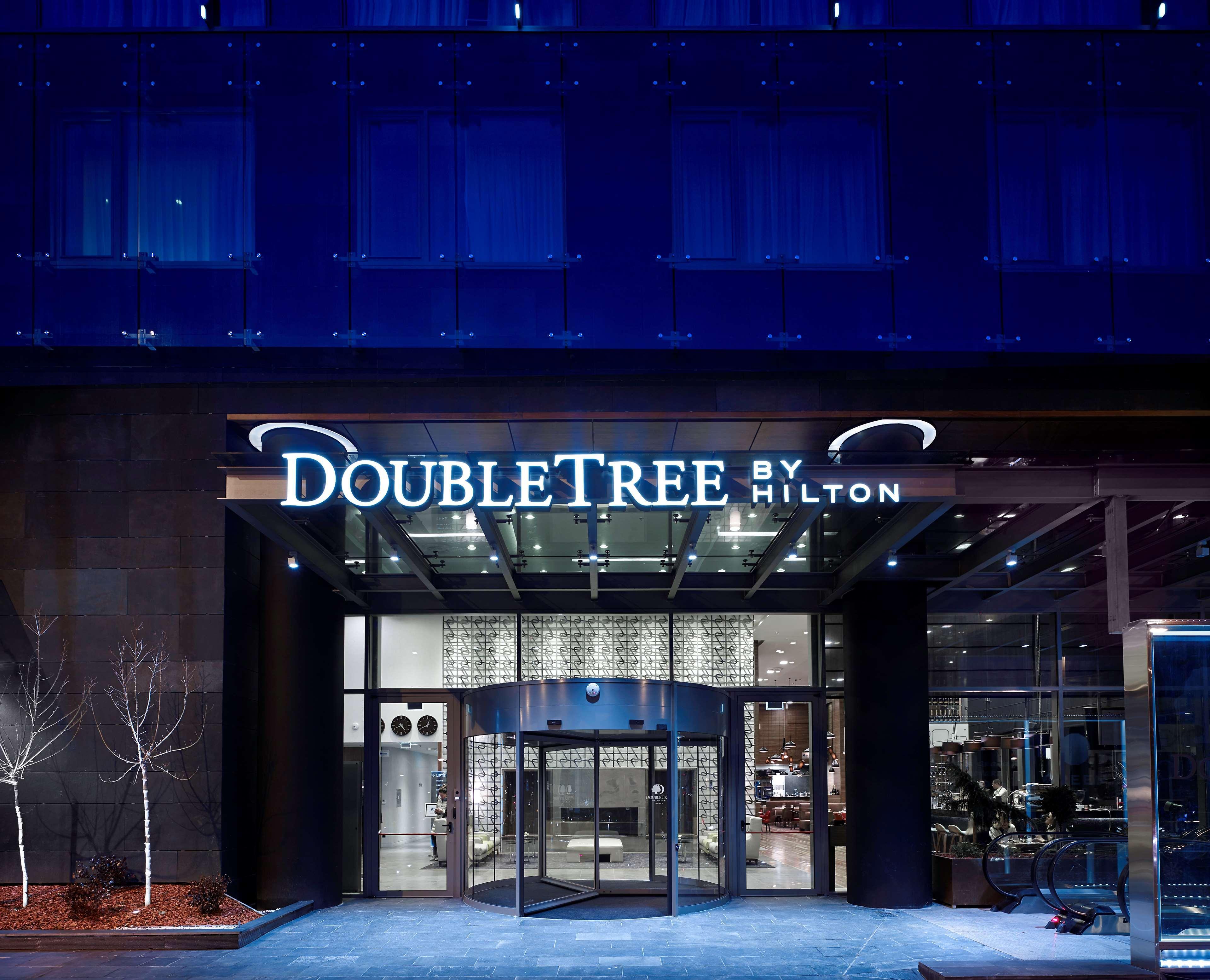 Отель Doubletree By Hilton Загреб Экстерьер фото